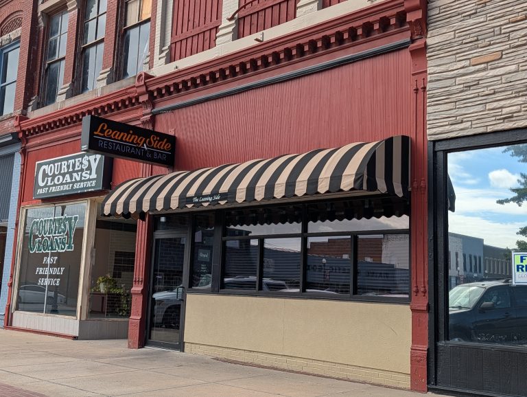 Leaning Side Restaurant & Bar